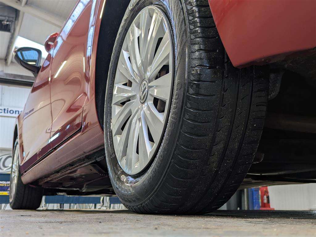 <p>2013 VOLKSWAGEN GOLF S BLUEMOTION TECH TD</p>