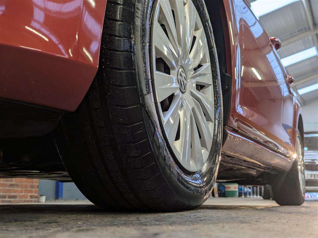 <p>2013 VOLKSWAGEN GOLF S BLUEMOTION TECH TD</p>