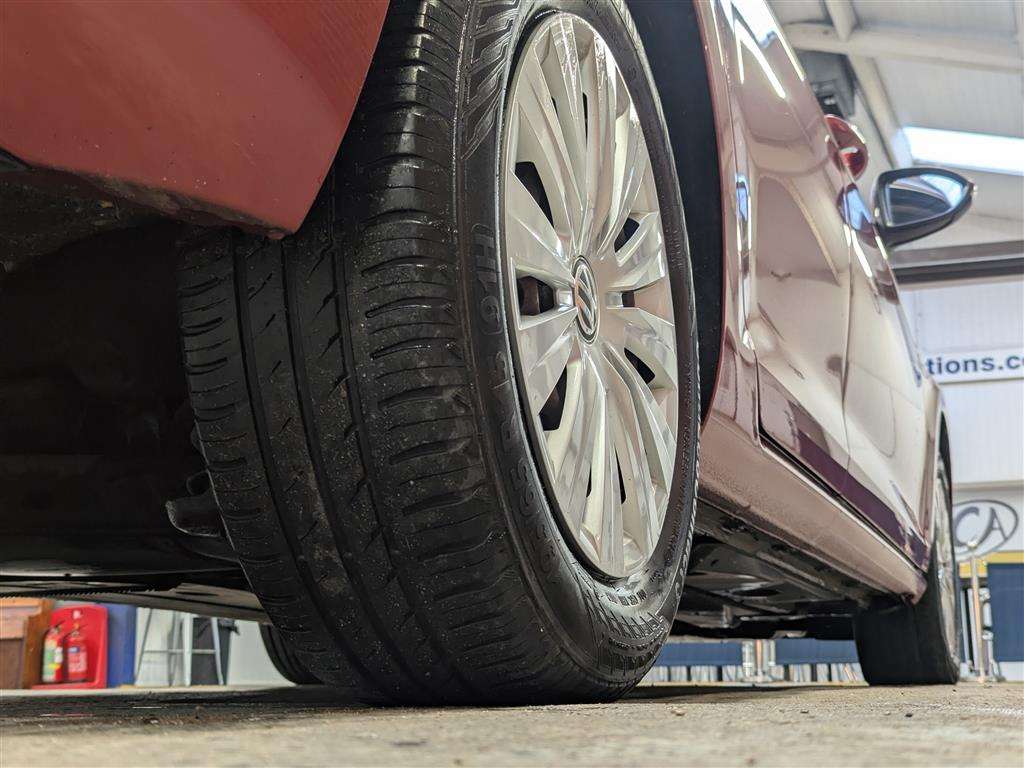 <p>2013 VOLKSWAGEN GOLF S BLUEMOTION TECH TD</p>