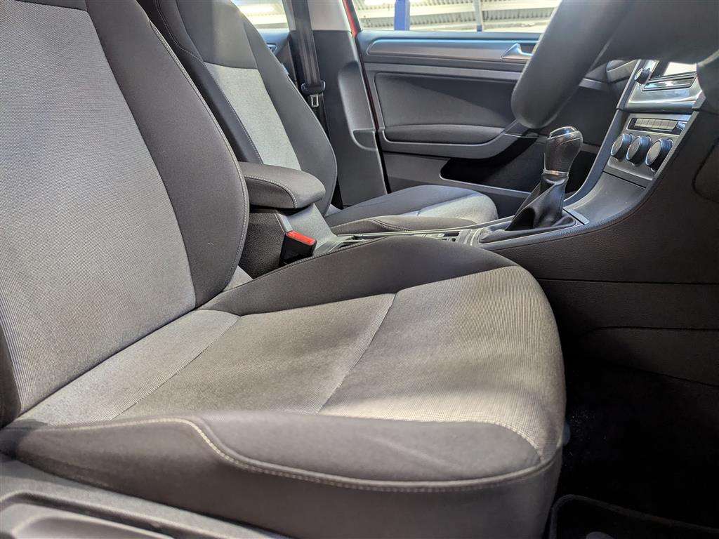 <p>2013 VOLKSWAGEN GOLF S BLUEMOTION TECH TD</p>