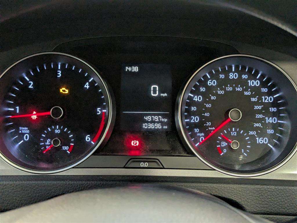 <p>2013 VOLKSWAGEN GOLF S BLUEMOTION TECH TD</p>