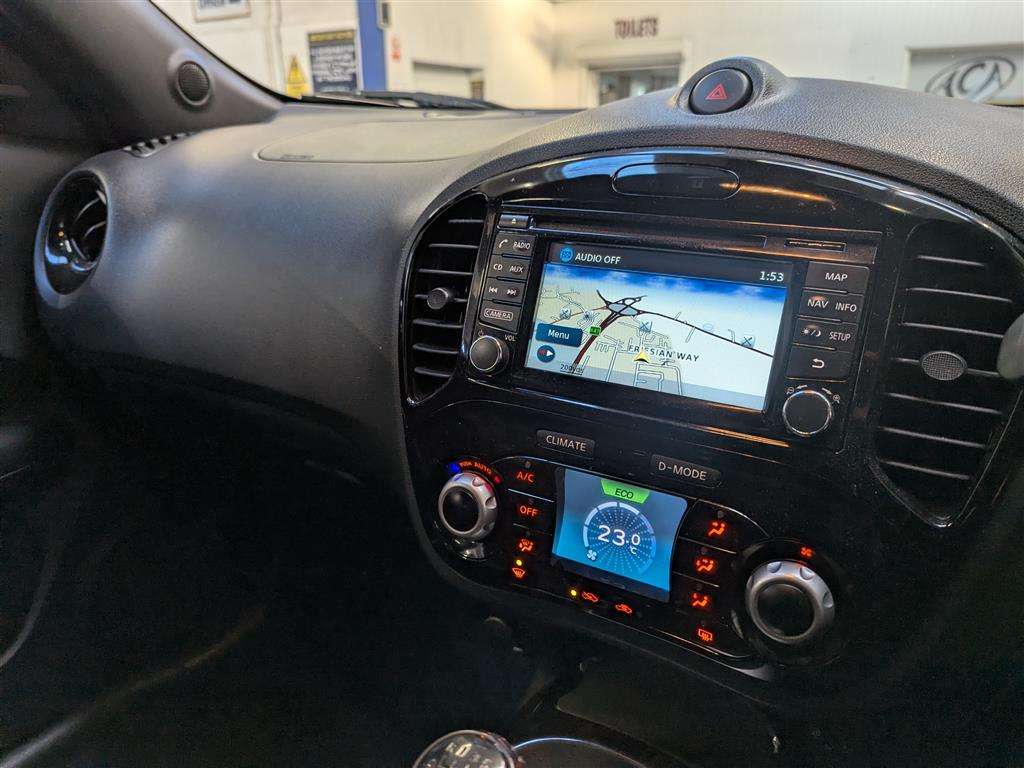 <p>2015 NISSAN JUKE TEKNA DCI</p>