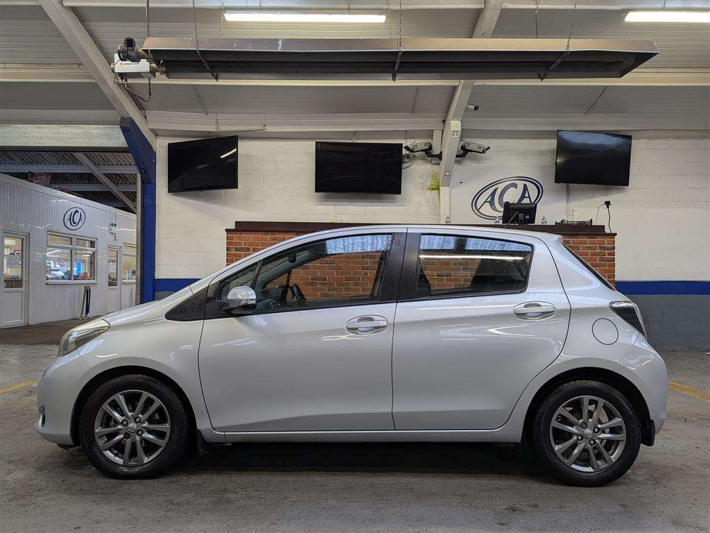 <p>2014 TOYOTA YARIS ICON + D-4D</p>
