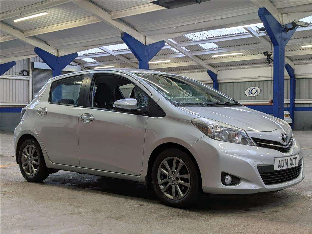 <p>2014 TOYOTA YARIS ICON + D-4D</p>