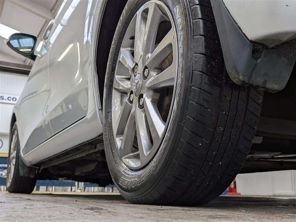 <p>2014 TOYOTA YARIS ICON + D-4D</p>