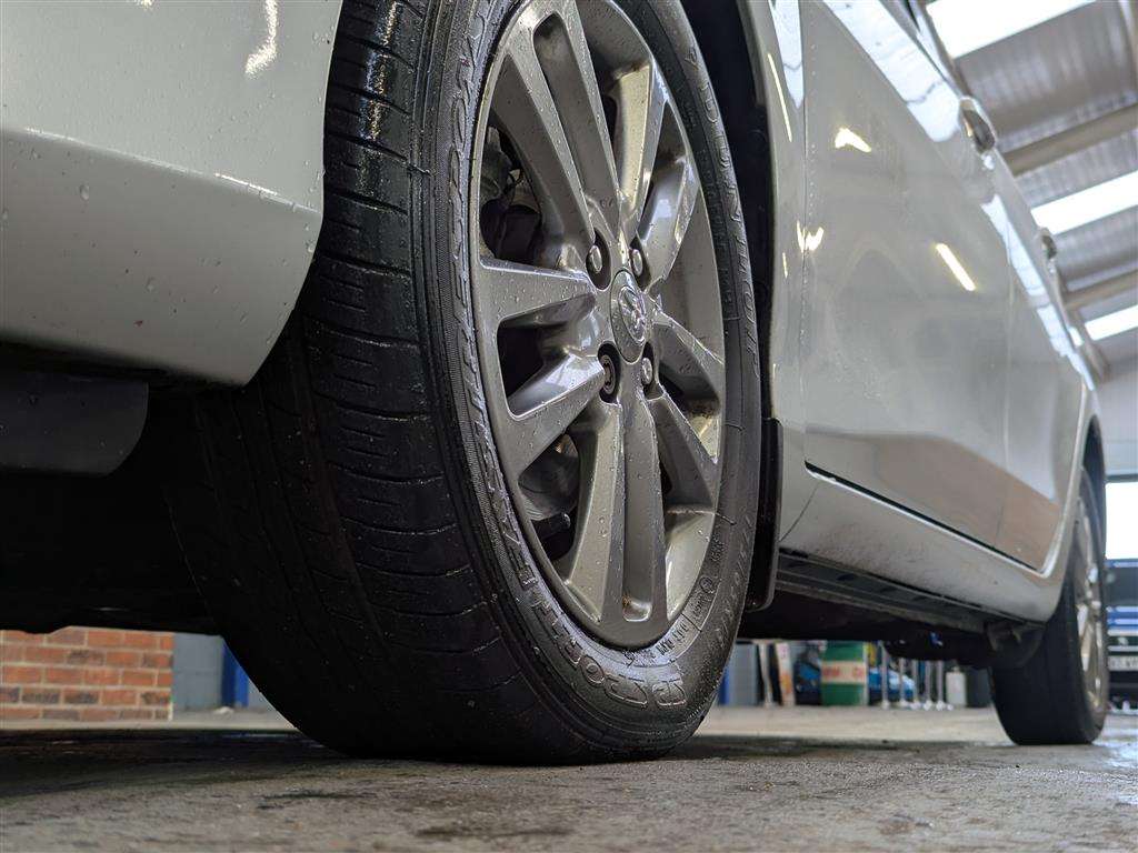 <p>2014 TOYOTA YARIS ICON + D-4D</p>