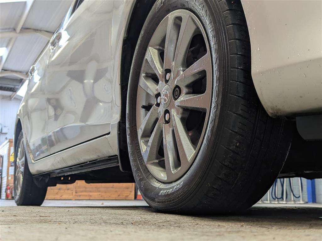 <p>2014 TOYOTA YARIS ICON + D-4D</p>