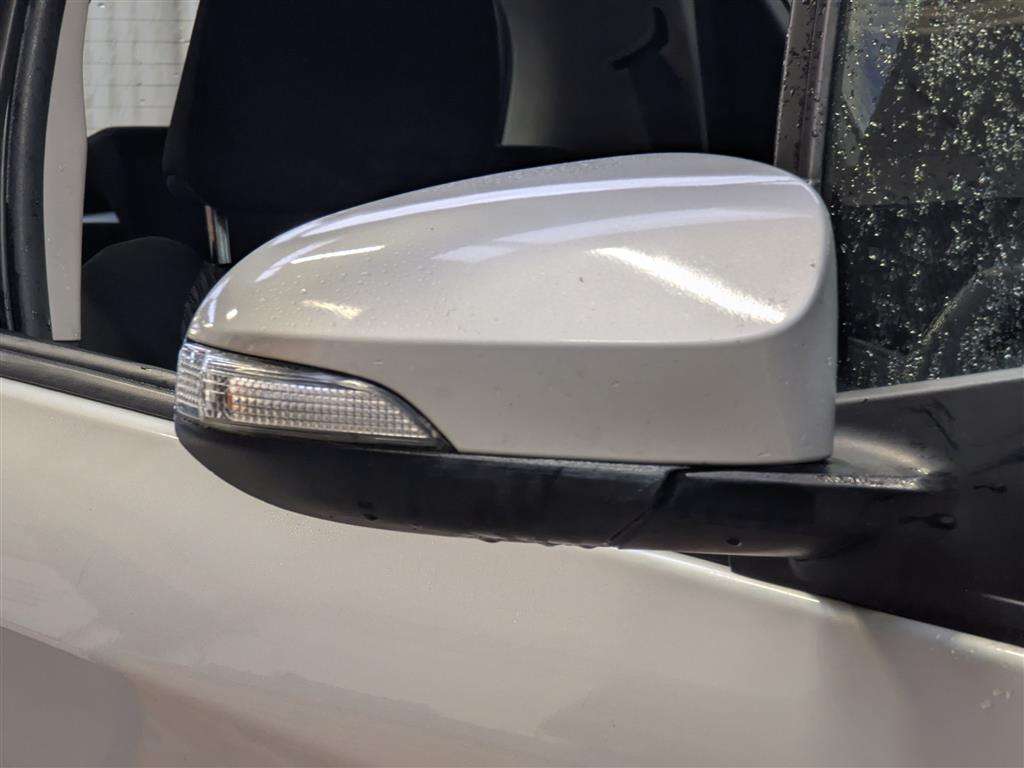 <p>2014 TOYOTA YARIS ICON + D-4D</p>