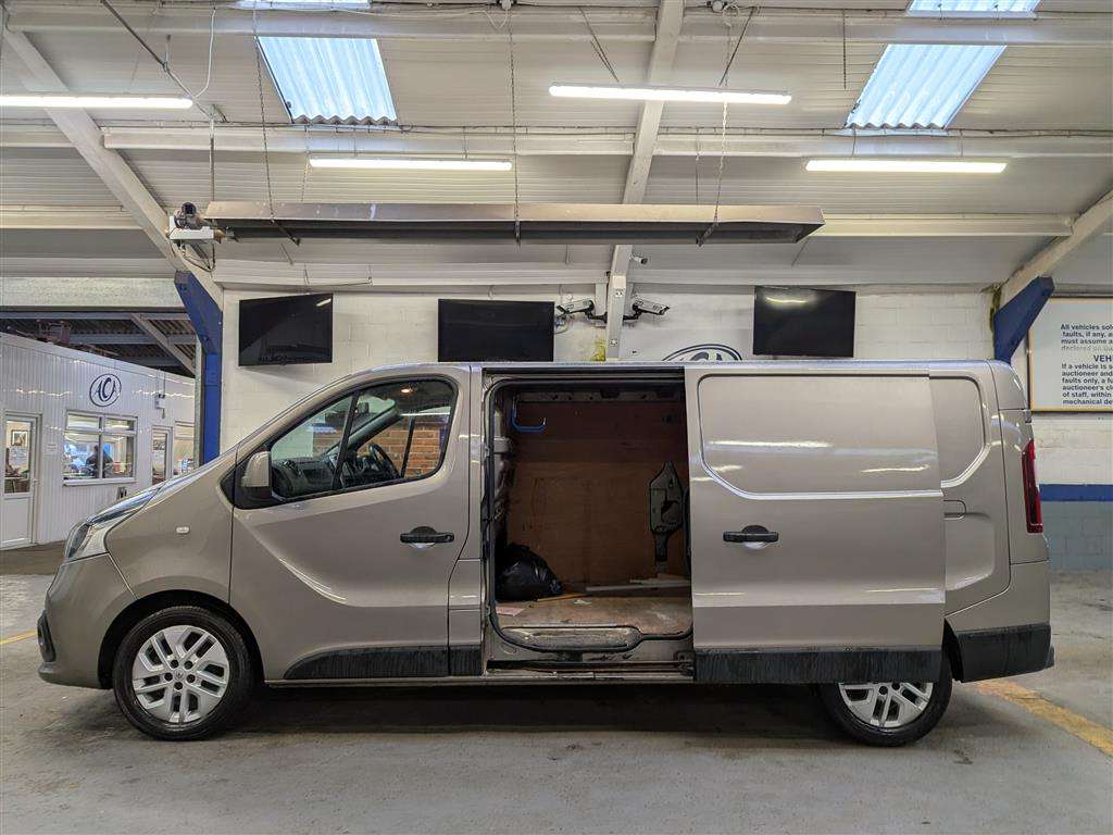 <p>2016 RENAULT TRAFIC LL29 SPORT ENERGY</p>