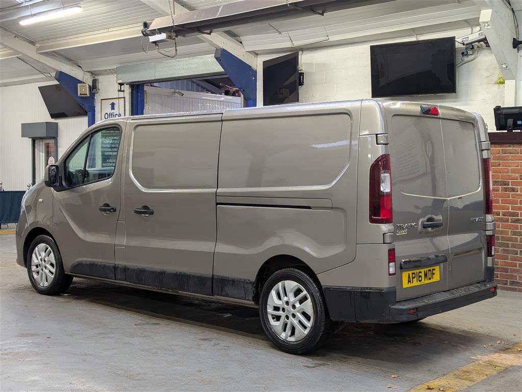 <p>2016 RENAULT TRAFIC LL29 SPORT ENERGY</p>