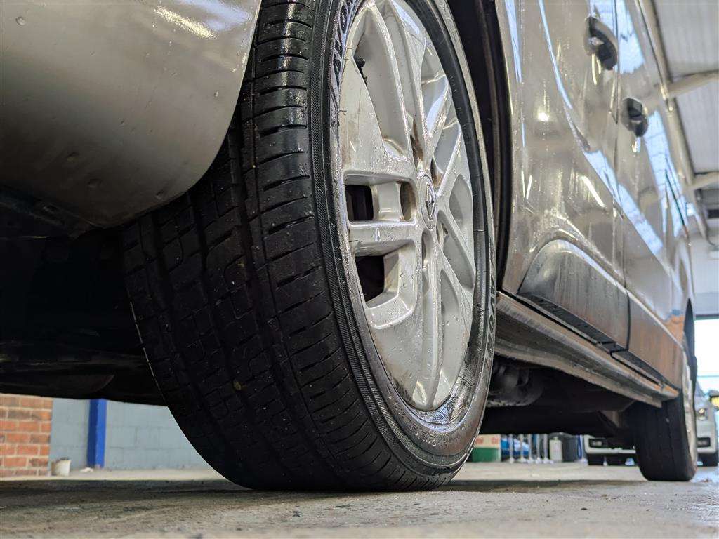 <p>2016 RENAULT TRAFIC LL29 SPORT ENERGY</p>