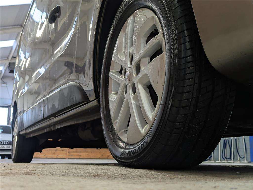 <p>2016 RENAULT TRAFIC LL29 SPORT ENERGY</p>