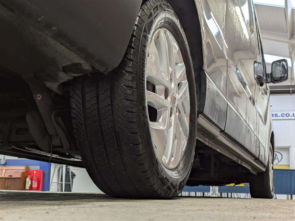 <p>2016 RENAULT TRAFIC LL29 SPORT ENERGY</p>