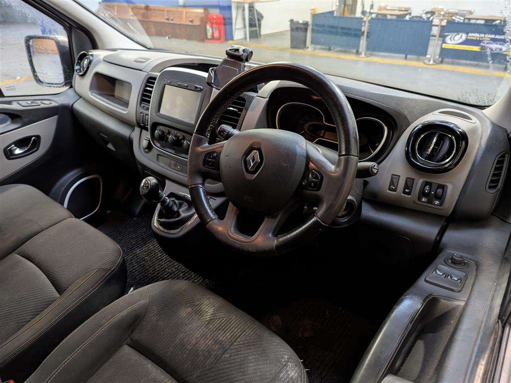 <p>2016 RENAULT TRAFIC LL29 SPORT ENERGY</p>