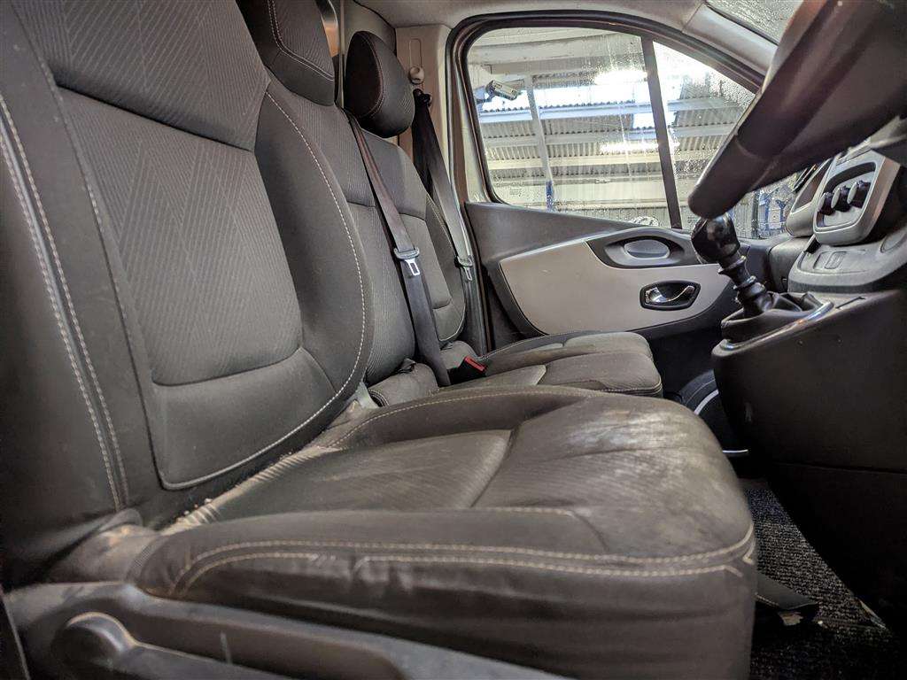 <p>2016 RENAULT TRAFIC LL29 SPORT ENERGY</p>