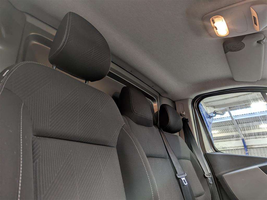 <p>2016 RENAULT TRAFIC LL29 SPORT ENERGY</p>