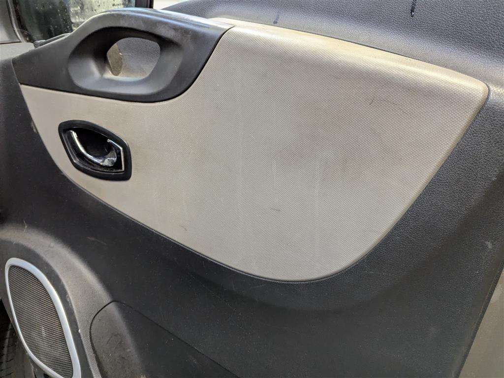 <p>2016 RENAULT TRAFIC LL29 SPORT ENERGY</p>