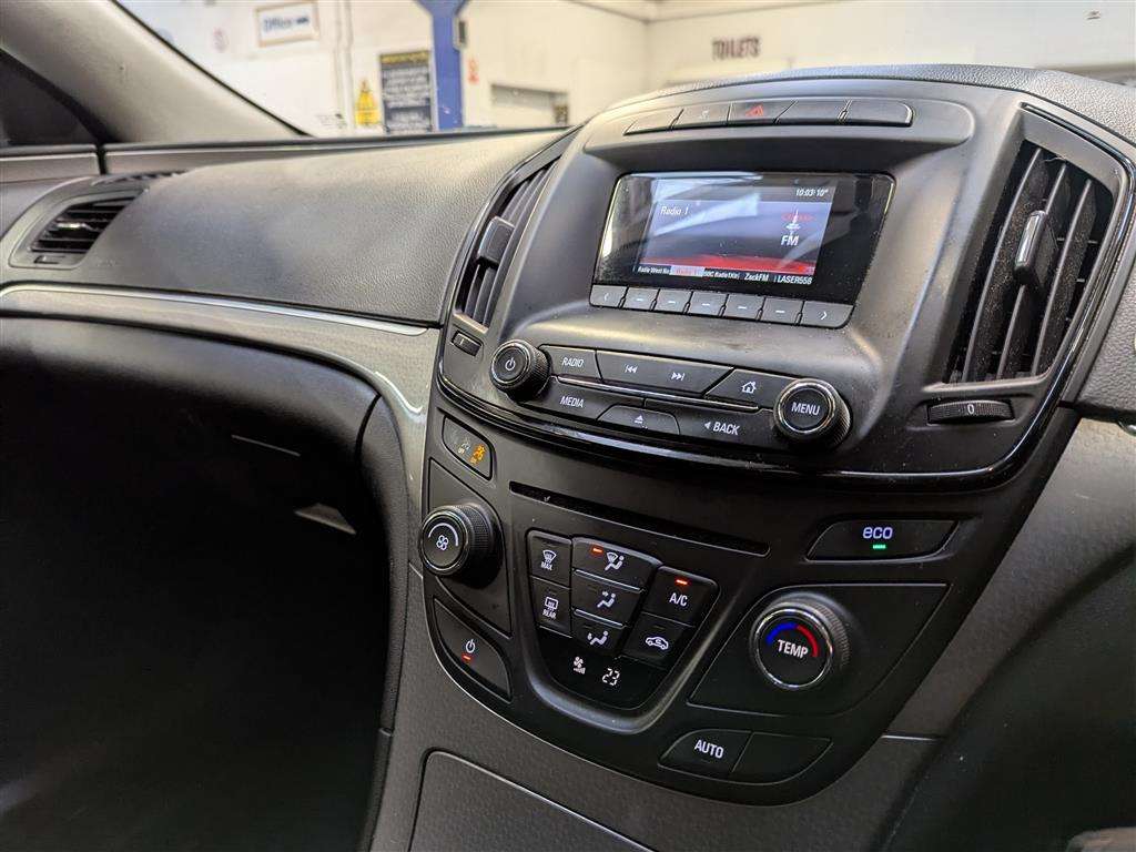 <p>2013 VAUXHALL INSIGNIA DESIGN CDTI ECO</p>