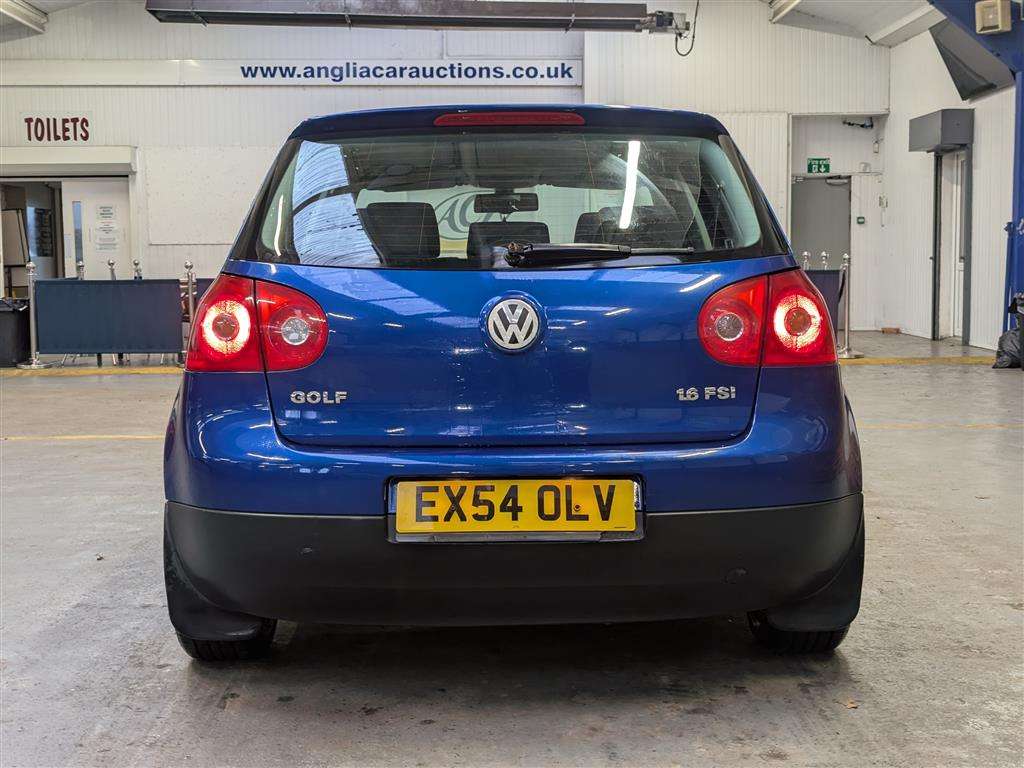 <p>2004 VOLKSWAGEN GOLF FSI SE</p>