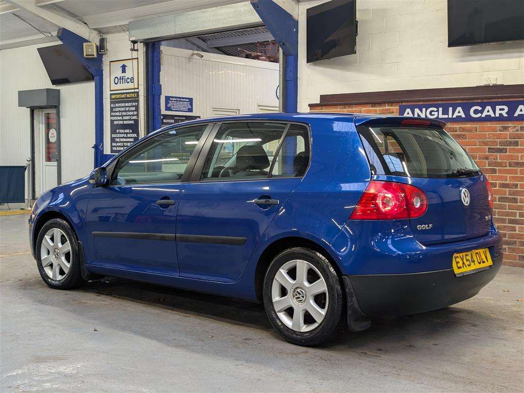 <p>2004 VOLKSWAGEN GOLF FSI SE</p>