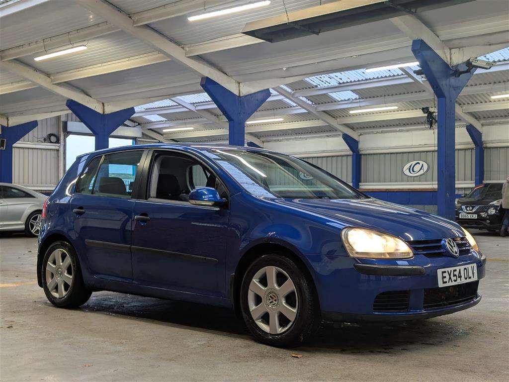 <p>2004 VOLKSWAGEN GOLF FSI SE</p>