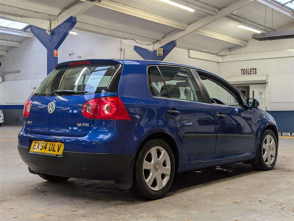 <p>2004 VOLKSWAGEN GOLF FSI SE</p>