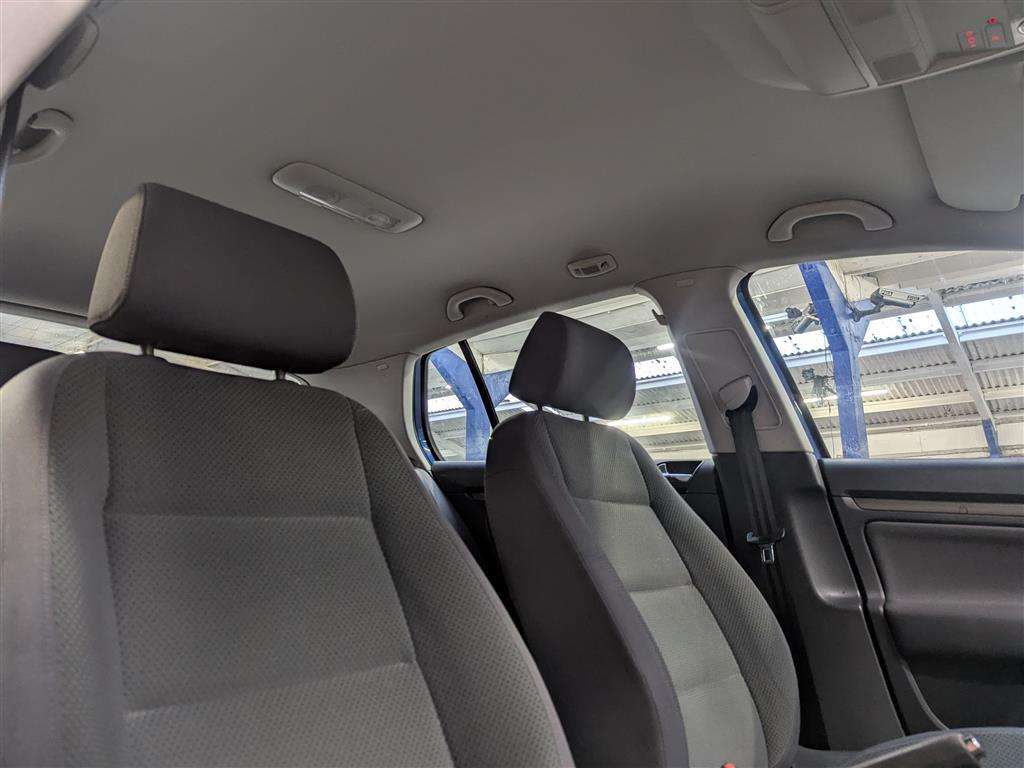 <p>2004 VOLKSWAGEN GOLF FSI SE</p>