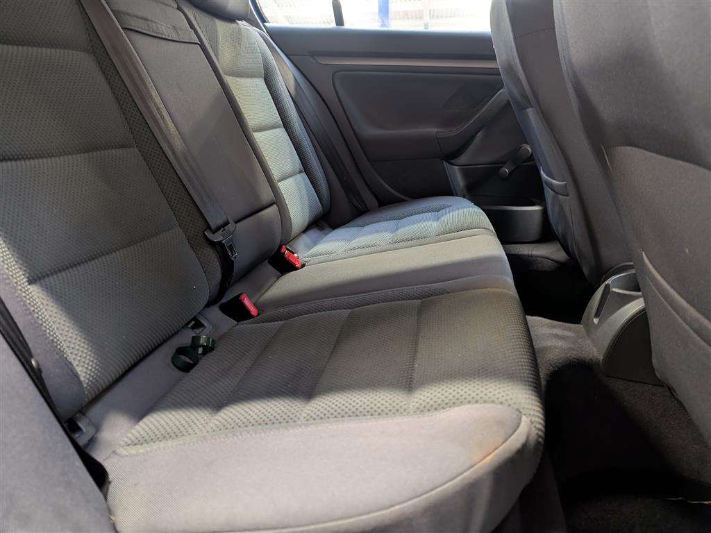 <p>2004 VOLKSWAGEN GOLF FSI SE</p>