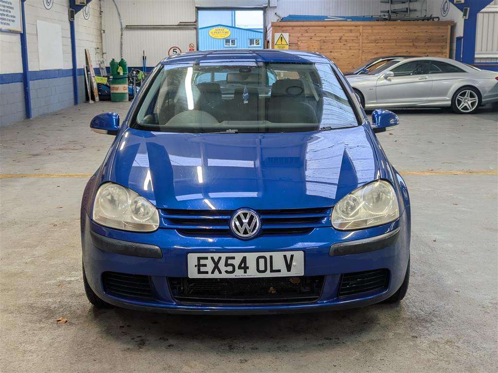 <p>2004 VOLKSWAGEN GOLF FSI SE</p>