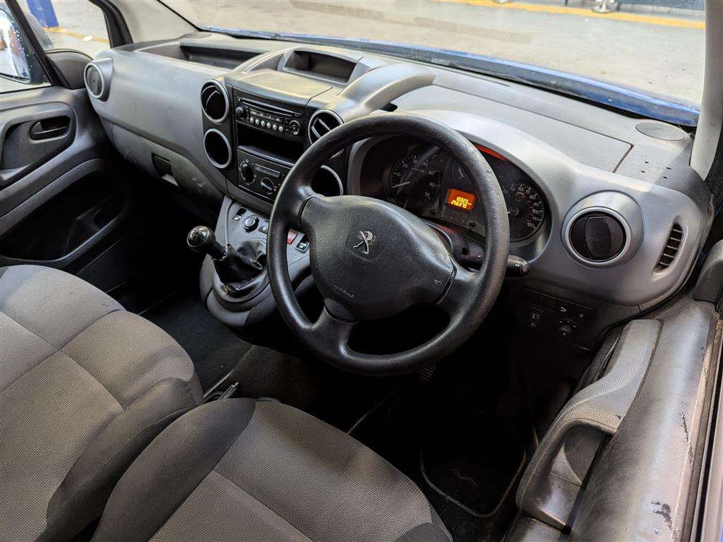 <p>2017 PEUGEOT PARTNER S L1 BLUE HDI</p>