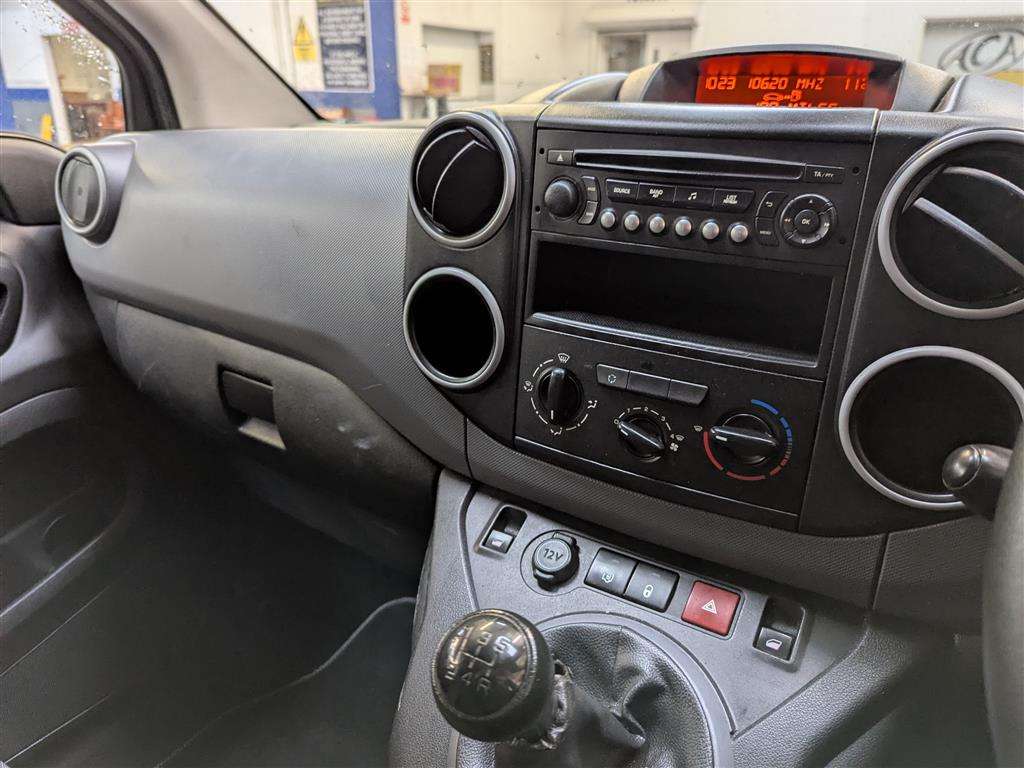 <p>2017 PEUGEOT PARTNER S L1 BLUE HDI</p>