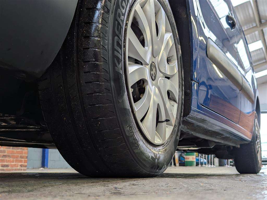 <p>2017 PEUGEOT PARTNER S L1 BLUE HDI</p>