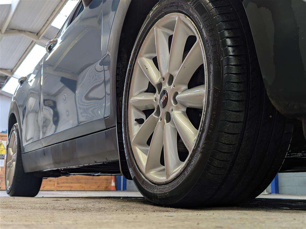 <p>2016 MINI CLUBMAN COOPER D AUTO</p>