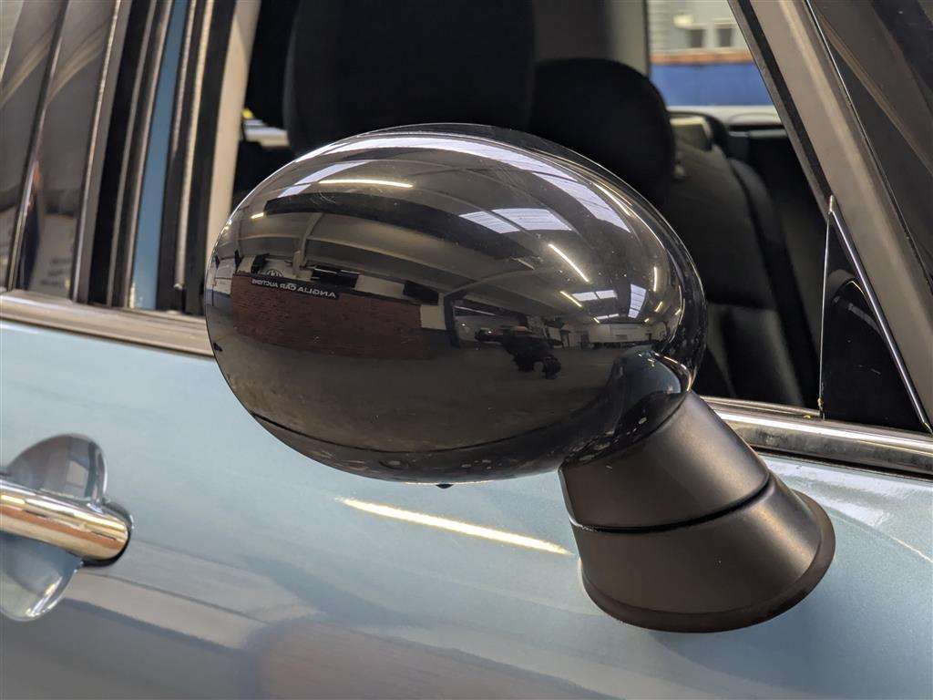 <p>2016 MINI CLUBMAN COOPER D AUTO</p>