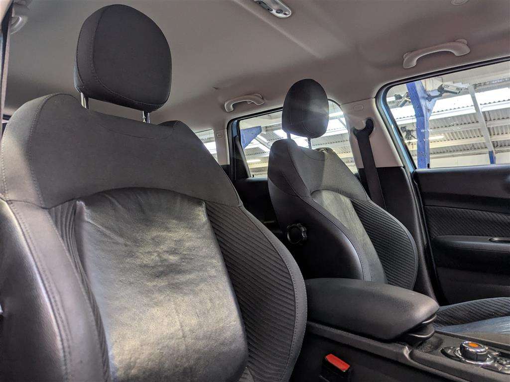 <p>2016 MINI CLUBMAN COOPER D AUTO</p>