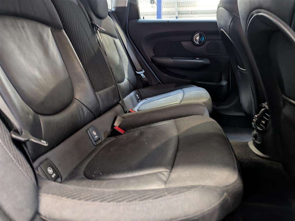 <p>2016 MINI CLUBMAN COOPER D AUTO</p>