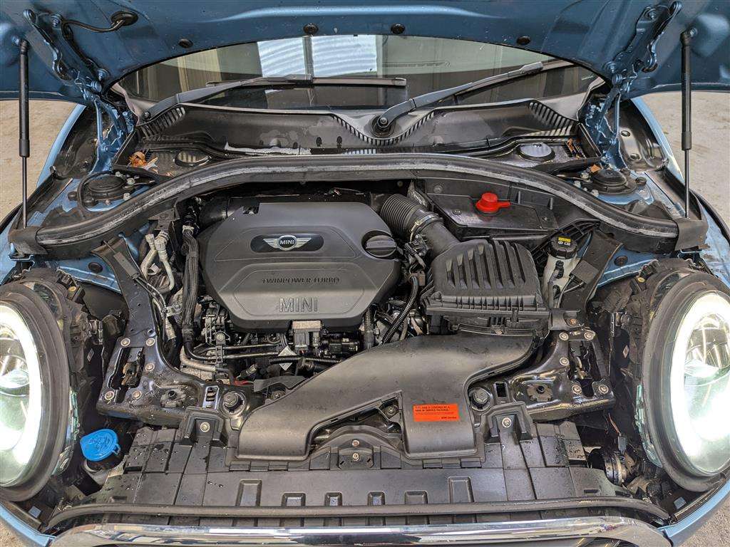 <p>2016 MINI CLUBMAN COOPER D AUTO</p>