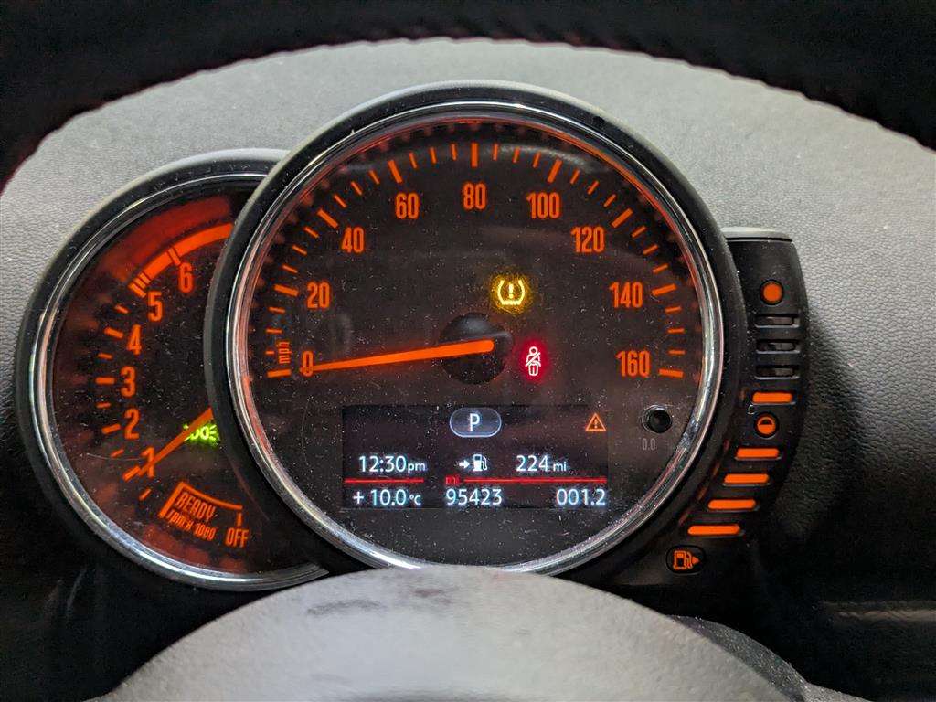 <p>2016 MINI CLUBMAN COOPER D AUTO</p>