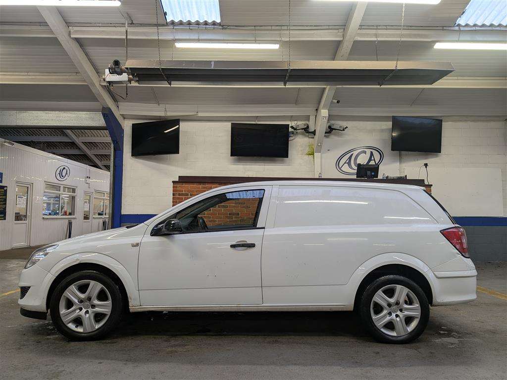 <p>2013 VAUXHALL ASTRA CLUB ECOFLEX</p>
