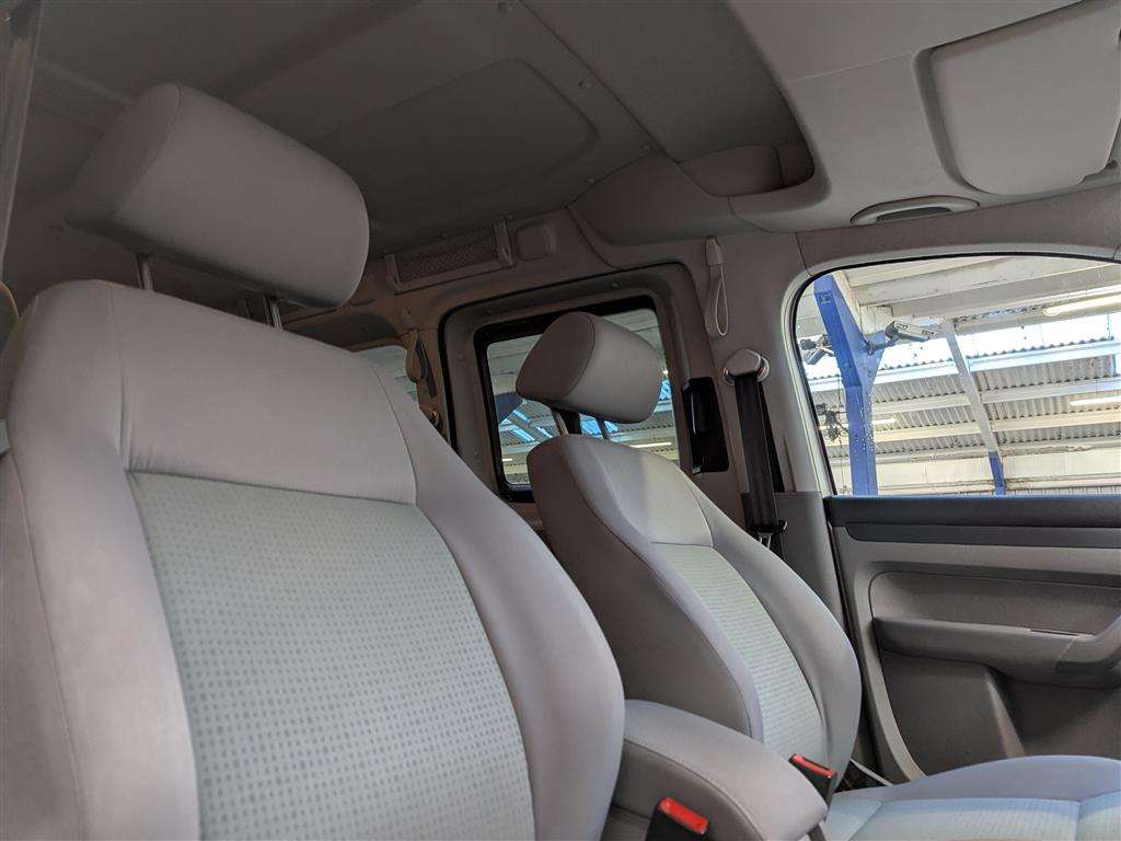 <p>2008 VOLKSWAGEN CADDY MAXI LIFE TDI SEMI-</p>