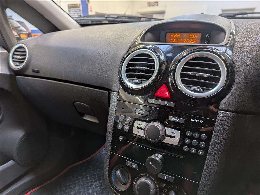 <p>2013 VAUXHALL CORSA SRI</p>