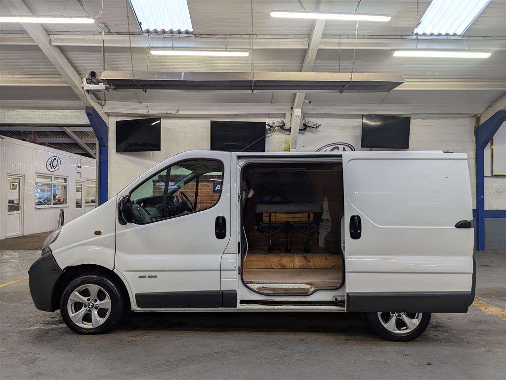 <p>2006 RENAULT TRAFIC SL27 DCI 100 SWB</p>