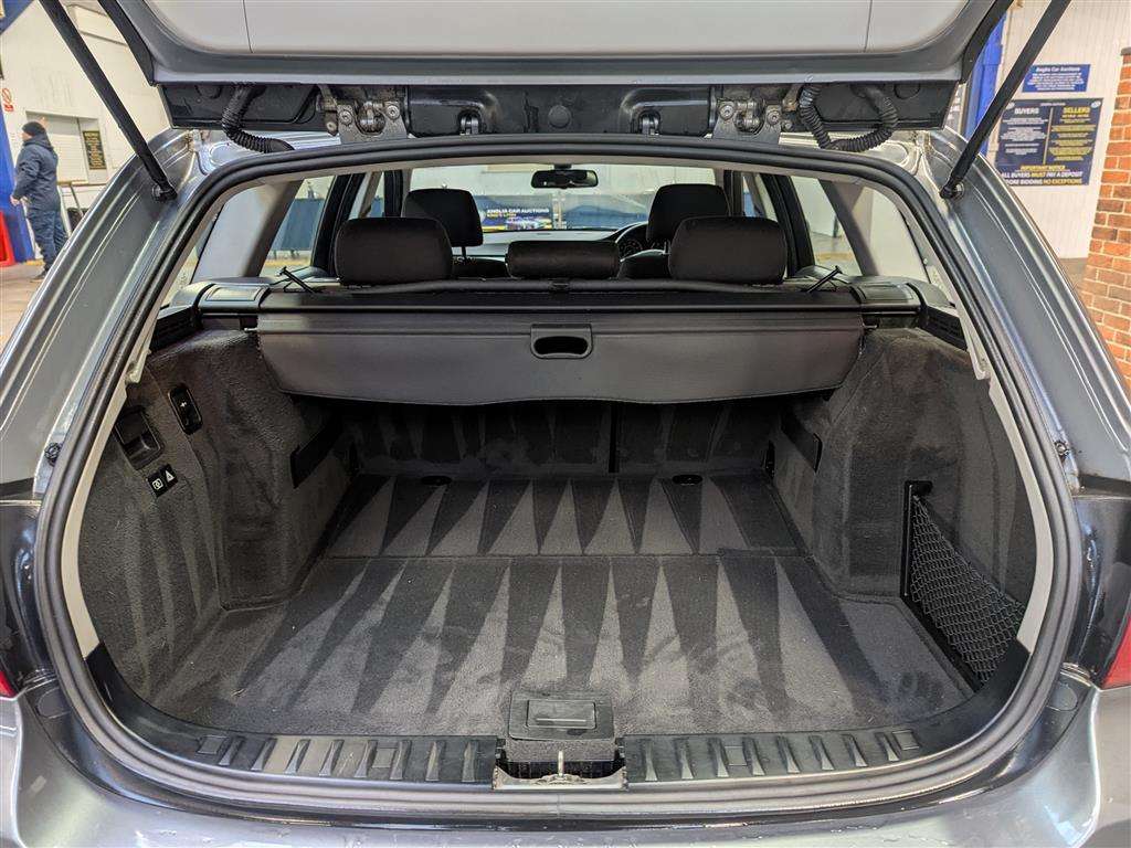 <p>2009 BMW 320D SE TOURING</p>