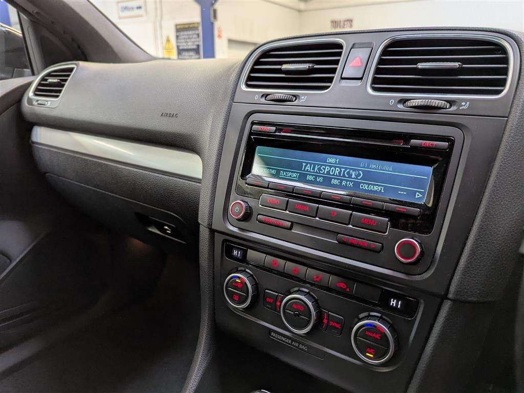 <p>2012 VOLKSWAGEN GOLF SE TSI S-A</p>