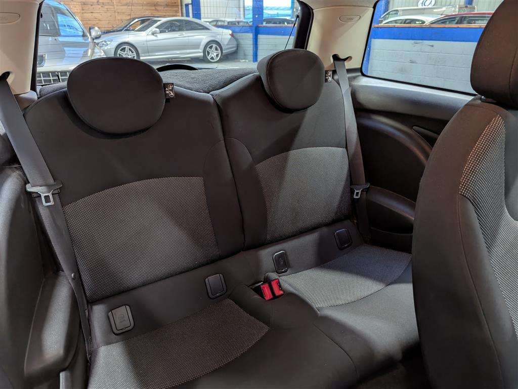 <p>2013 MINI ONE D</p>