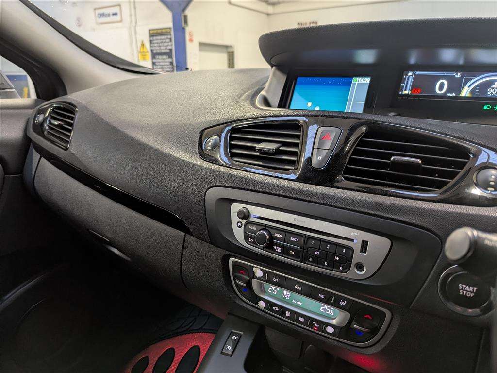 <p>2014 RENAULT SCENIC D-QUE TT ENERGY DC</p>