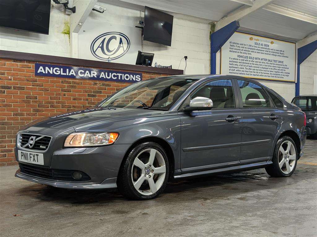 <p>2011 VOLVO S40 R-DESIGN D2</p>