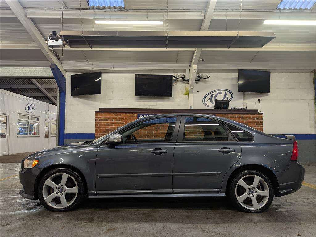 <p>2011 VOLVO S40 R-DESIGN D2</p>