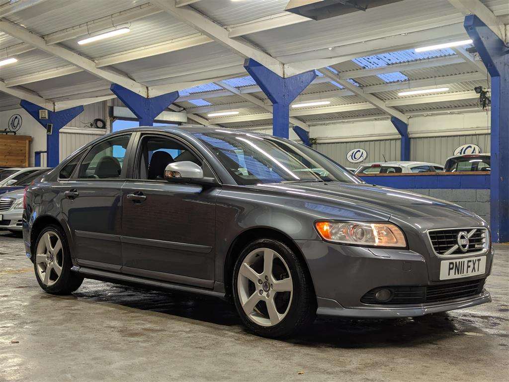 <p>2011 VOLVO S40 R-DESIGN D2</p>