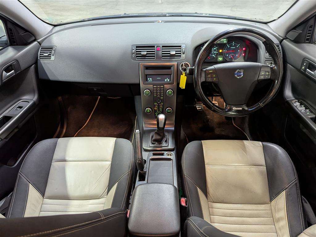 <p>2011 VOLVO S40 R-DESIGN D2</p>